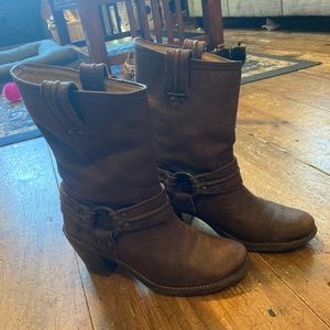 Frye Ladies Pull-on Mid-Calf Harness Boot. 8 B